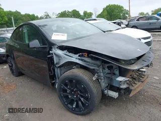 2021 Tesla Model Y Long Range z VIN 5YJYGDEE3MF253573, wystawiony jako IAAI lot #42087982 z przebiegiem 418 mil mil oraz . Historia ofert i sprzedaży dostępna na DreamBid. Obrazek 1.