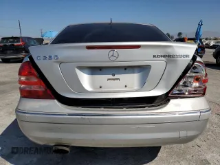 2005 Mercedes-Benz C 230 Kompressor с VIN WDBRF40J65F558797, выставлен на аукционе Copart как лот 63276695 с пробегом 190 198 миль миль и Списание • Salvage title. История ставок и продаж доступна на DreamBid. Изображение 6.