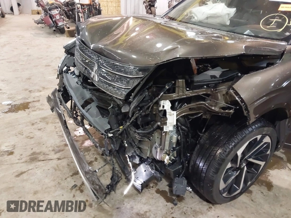 2024 Mitsubishi Outlander SEL z VIN JA4J4WA84RZ054131, wystawiony jako IAAI lot #41555718 z przebiegiem 17 559 mil mil oraz . Historia ofert i sprzedaży dostępna na DreamBid. Obrazek 6.