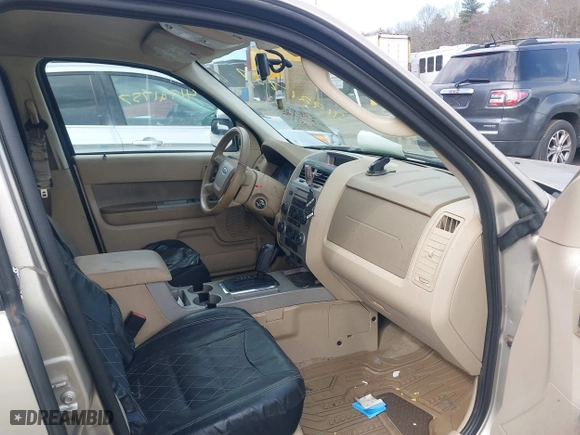 2011 Ford Escape XLT with VIN 1FMCU9D70BKA77676, listed as a IAAI auction lot 41921757 with 288,545 mi miles. Bid and sale history available at carsss.com. Image 5.