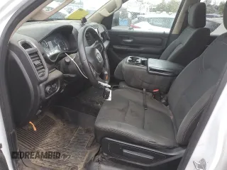 2019 Ram 1500 Tradesman z VIN 1C6SRFCT2KN621955, wystawiony jako Copart lot #74845524 z przebiegiem 123 786 mil mil oraz Szkoda całkowita • Salvage title. Historia ofert i sprzedaży dostępna na DreamBid. Obrazek 7.