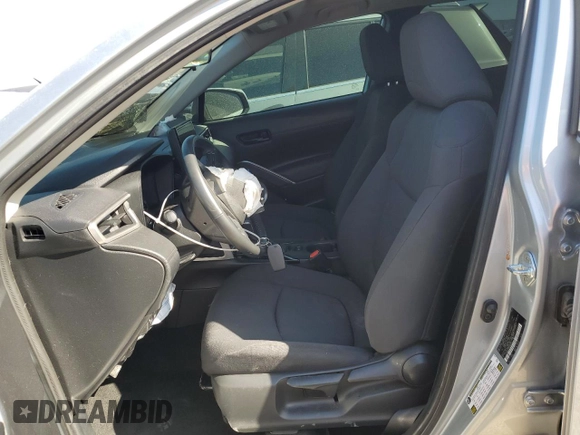 2023 Toyota Corolla Cross LE z VIN 7MUBAAAGXPV055740, wystawiony jako Copart lot #50434665 z przebiegiem 35 758 mil mil oraz Szkoda całkowita • Salvage title. Historia ofert i sprzedaży dostępna na DreamBid. Obrazek 7.