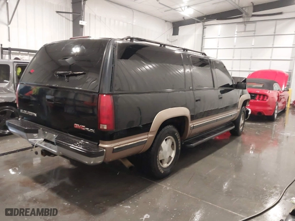 1996 GMC Suburban with VIN 1GKFK16R5TJ721935, listed as a IAAI auction lot 41389890 with 189,243 mi miles. Bid and sale history available at carsss.com. Image 4.