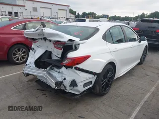 2025 Toyota Camry LE z VIN 4T1DAACK7SU152544, wystawiony jako IAAI lot #42489001 z przebiegiem 1 308 mil mil oraz . Historia ofert i sprzedaży dostępna na DreamBid. Obrazek 4.