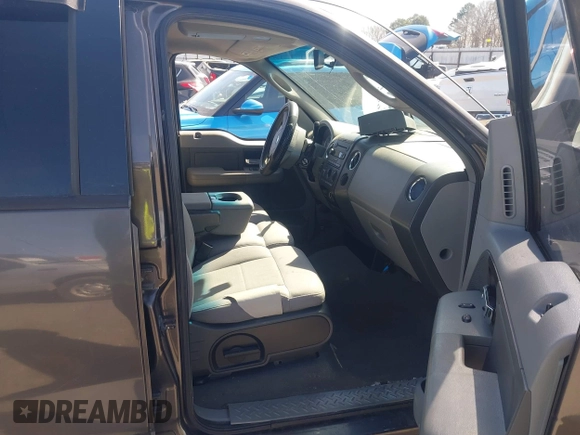 2006 Ford F-150 XLT with VIN 1FTPW14576FA21474, listed as a IAAI auction lot 41692625 with 263,042 mi miles. Bid and sale history available at carsss.com. Image 5.
