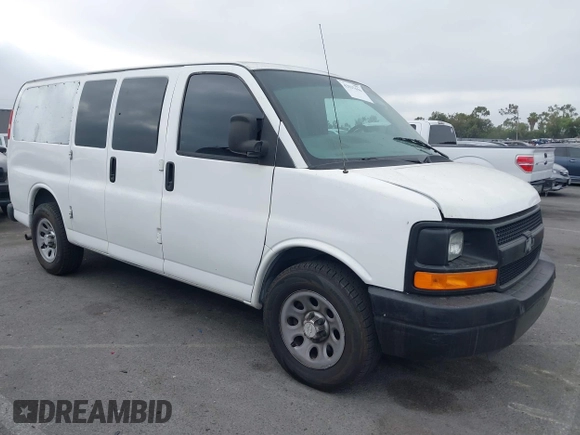 2014 Chevrolet Express Passenger LS z VIN 1GNSGBF43E1184305, wystawiony jako IAAI lot #42537616 z przebiegiem 35 596 mil mil oraz . Historia ofert i sprzedaży dostępna na DreamBid. Obrazek 1.