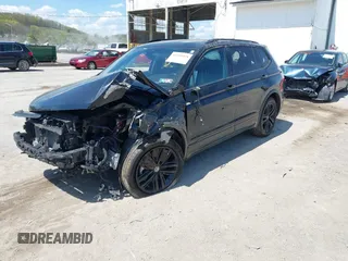 2022 Volkswagen Tiguan SE R-Line Black z VIN 3VV8B7AX8NM083992, wystawiony jako IAAI lot #42101368 z przebiegiem 40 319 mil mil oraz . Historia ofert i sprzedaży dostępna na DreamBid. Obrazek 2.