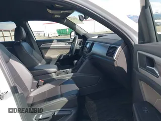 2022 Volkswagen Atlas SE with VIN 1V2HE2CA8NC224402, listed as a IAAI auction lot 41964747 with 50,233 mi miles and . Bid and sale history available at DreamBid. Image 5.
