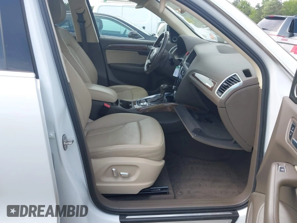 2017 Audi Q5 Premium Plus z VIN WA1L2AFP2HA033745, wystawiony jako IAAI lot #42277650 z przebiegiem 184 476 mil mil oraz . Historia ofert i sprzedaży dostępna na DreamBid. Obrazek 5.