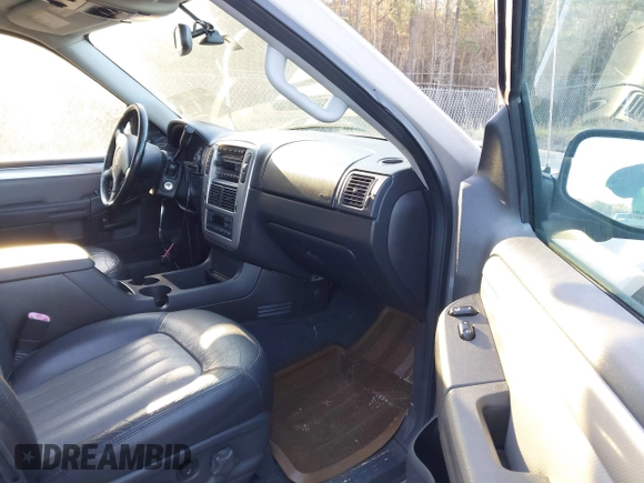 2004 Mercury Mountaineer Convenience z VIN 4M2ZU86K84UJ01654, wystawiony jako IAAI lot #41807444 z przebiegiem 210 427 mil mil oraz . Historia ofert i sprzedaży dostępna na DreamBid. Obrazek 5.