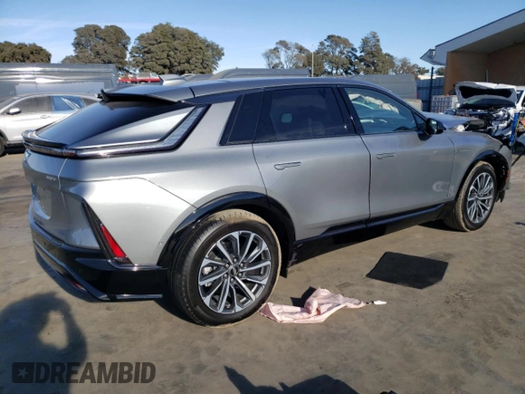 2024 Cadillac LYRIQ Sport z VIN 1GYKPTRK5RZ107588, wystawiony jako Copart lot #75906234 z przebiegiem 8 369 mil mil oraz Szkoda całkowita • Salvage title. Historia ofert i sprzedaży dostępna na DreamBid. Obrazek 3.