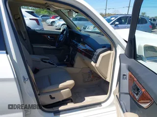 2010 Mercedes-Benz GLK with VIN WDCGG5GB6AF352765, listed as a IAAI auction lot 41832692 with 135,933 mi miles. Bid and sale history available at carsss.com. Image 5.