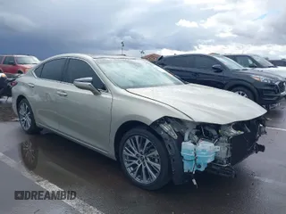 2021 Lexus ES with VIN 58ADZ1B15MU088713, listed as a IAAI auction lot 41756092 with 26,888 mi miles. Bid and sale history available at carsss.com. Image 1.