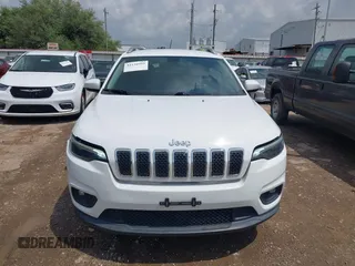 2019 Jeep Cherokee Latitude Plus with VIN 1C4PJMLB5KD198571, listed as a IAAI auction lot 42126995 with 124,230 mi miles. Bid and sale history available at carsss.com. Image 12.