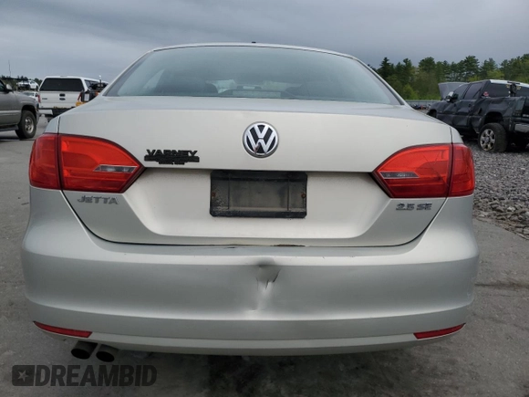 2011 Volkswagen Jetta SE z VIN 3VWDZ7AJ1BM028913, wystawiony jako Copart lot #57152875 z przebiegiem 238 844 mil mil oraz Szkoda całkowita • Salvage title. Historia ofert i sprzedaży dostępna na DreamBid. Obrazek 6.