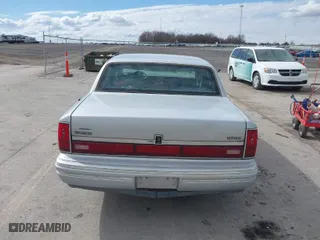 1994 Lincoln Town Car Signature with VIN 1LNLM82W4RY783450, listed as a IAAI auction lot 41858575 with 183,789 mi miles. Bid and sale history available at carsss.com. Image 13.