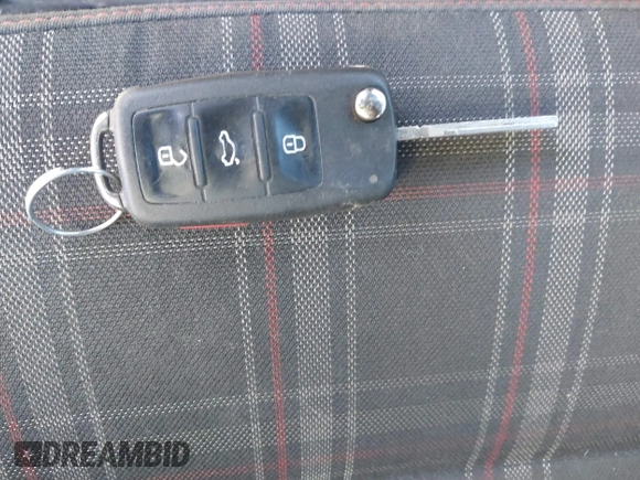 2010 Volkswagen GTI с VIN WVWHD9AJ8AW258834, выставлен на аукционе IAAI как лот 41698966 с пробегом 80 748 миль миль и . История ставок и продаж доступна на DreamBid. Изображение 11.