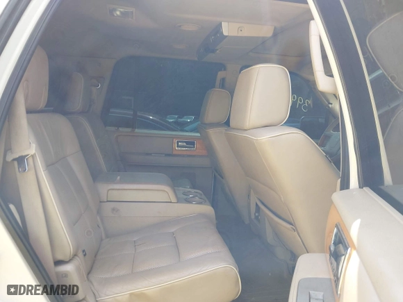 2007 Lincoln Navigator with VIN 5LMFU28557LJ00901, listed as a IAAI auction lot 39925964 with 238,361 mi miles. Bid and sale history available at carsss.com. Image 8.