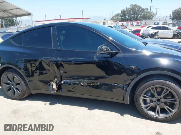 2024 Tesla Model Y с VIN 7SAYGDED2RF111670, выставлен на аукционе IAAI как лот 42321121 с пробегом 13 806 миль миль и . История ставок и продаж доступна на DreamBid. Изображение 13.