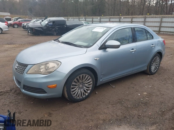 2011 Suzuki Kizashi SE z VIN JS2RE9A39B6110962, wystawiony jako IAAI lot #41735978 z przebiegiem 138 002 mil mil oraz . Historia ofert i sprzedaży dostępna na DreamBid. Obrazek 2.