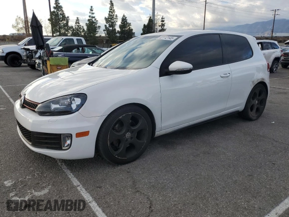 2013 Volkswagen GTI с VIN WVWED7AJ7DW106930, выставлен на аукционе Copart как лот 42112145 с пробегом 152 196 миль миль и Списание • Salvage title. История ставок и продаж доступна на DreamBid. Изображение 1.