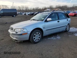 2002 Volvo V40 z VIN YV1VW29522F843173, wystawiony jako Copart lot #42961395 z przebiegiem 153 534 mil mil oraz Szkody całkowita. Historia ofert i sprzedaży dostępna na DreamBid. Obrazek 1.