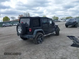 2013 Jeep Wrangler Unlimited Sport z VIN 1C4HJWDG3DL697226, wystawiony jako IAAI lot #42053059 z przebiegiem 134 504 mil mil oraz . Historia ofert i sprzedaży dostępna na DreamBid. Obrazek 4.