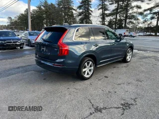 2023 Volvo XC90 Core with VIN YV4L12PV0P1948505, listed as a Copart auction lot 48177535 with 98,270 mi miles and Clean Title. Bid and sale history available at carsss.com. Image 4.