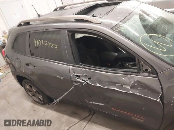 2017 Jeep Cherokee Latitude with VIN 1C4PJLCS9HW510429, listed as a IAAI auction lot 41077227 with 36,797 mi miles and . Bid and sale history available at DreamBid. Image 13.