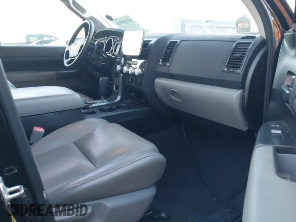 2012 Toyota Tundra z VIN 5TFUW5F14CX217964, wystawiony jako IAAI lot #41265024 z przebiegiem 144 426 mil mil oraz . Historia ofert i sprzedaży dostępna na DreamBid. Obrazek 5.