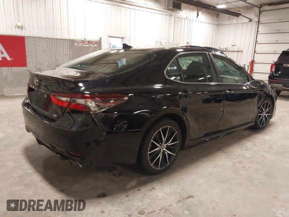 2023 Toyota Camry SE z VIN 4T1G11AK5PU077849, wystawiony jako IAAI lot #42210826 z przebiegiem 45 680 mil mil oraz . Historia ofert i sprzedaży dostępna na DreamBid. Obrazek 4.
