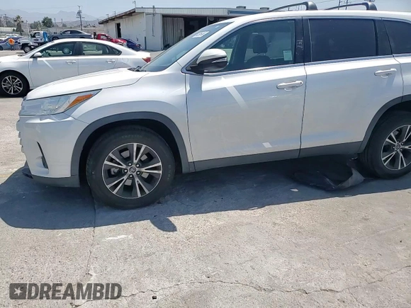 2019 Toyota Highlander LE z VIN 5TDZZRFHXKS320344, wystawiony jako Copart lot #64585195 z przebiegiem 228 994 mil mil oraz Szkoda całkowita • Salvage title. Historia ofert i sprzedaży dostępna na DreamBid. Obrazek 14.