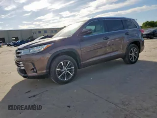 2017 Toyota Highlander XLE with VIN 5TDKZRFH4HS208438, listed as a Copart auction lot 57496255 with 93,255 mi miles and Salvage title. Bid and sale history available at DreamBid. Image 1.