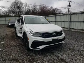 2022 Volkswagen Tiguan SE R-Line Black with VIN 3VVCB7AX0NM105283, listed as a Copart auction lot 49964315 with 41,317 mi miles and Salvage Title. Bid and sale history available at carsss.com. Image 12.
