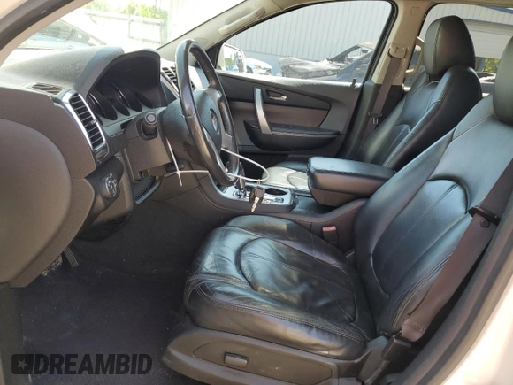 2010 GMC Acadia SLT1 z VIN 1GKLRMED4AJ113245, wystawiony jako Copart lot #51918175 z przebiegiem 116 737 mil mil oraz Czysty tytuł • Clean title. Historia ofert i sprzedaży dostępna na DreamBid. Obrazek 7.
