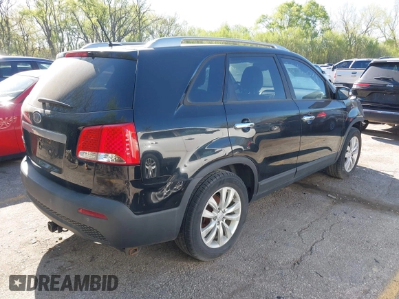 2011 Kia Sorento LX with VIN 5XYKT4A2XBG073333, listed as a IAAI auction lot 39936619 with Not Provided miles. Bid and sale history available at carsss.com. Image 4.