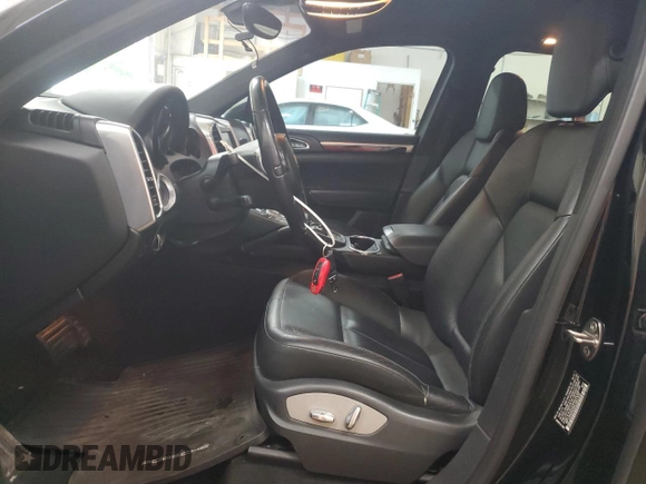 2014 Porsche Cayenne z VIN WP1AA2A25ELA91302, wystawiony jako Copart lot #59386795 z przebiegiem 161 865 mil mil oraz Szkoda całkowita • Salvage title. Historia ofert i sprzedaży dostępna na DreamBid. Obrazek 7.