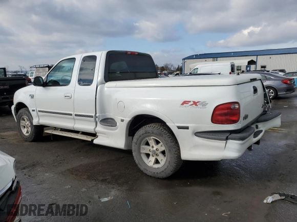 2002 Ford F-150 XL z VIN 2FTRX08L12CA26636, wystawiony jako Copart lot #89254825 z przebiegiem 133 637 mil mil oraz Szkoda całkowita • Salvage title. Historia ofert i sprzedaży dostępna na DreamBid. Obrazek 2.