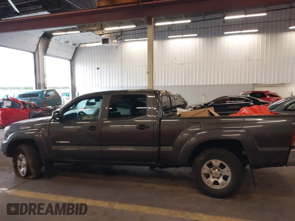 2013 Toyota Tacoma with VIN 3TMMU4FN0DM049900, listed as a IAAI auction lot 41242552 with 1 mi miles. Bid and sale history available at carsss.com. Image 13.