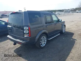 2016 Land Rover LR4 HSE z VIN SALAG2V62GA826113, wystawiony jako IAAI lot #41796713 z przebiegiem Nie podano mil oraz . Historia ofert i sprzedaży dostępna na DreamBid. Obrazek 4.
