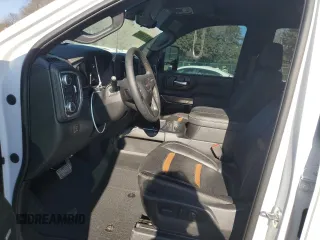 2023 GMC Sierra 3500HD AT4 z VIN 1GT49VEY5PF225895, wystawiony jako Copart lot #43774745 z przebiegiem 41 901 mil mil oraz Szkoda całkowita • Salvage title. Historia ofert i sprzedaży dostępna na DreamBid. Obrazek 7.