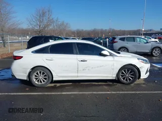 2018 Hyundai Sonata SE z VIN 5NPE24AF2JH684385, wystawiony jako IAAI lot #41354065 z przebiegiem 73 680 mil mil oraz . Historia ofert i sprzedaży dostępna na DreamBid. Obrazek 13.