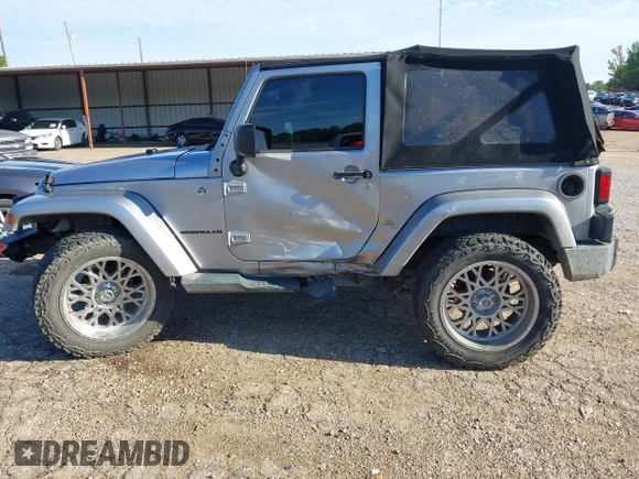 2016 Jeep Wrangler Sahara z VIN 1C4AJWBGXGL120329, wystawiony jako IAAI lot #40239916 z przebiegiem 96 731 mil mil oraz . Historia ofert i sprzedaży dostępna na DreamBid. Obrazek 14.