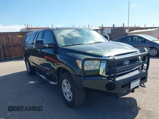 2010 Toyota Tundra z VIN 5TFUW5F11AX103188, wystawiony jako IAAI lot #39811998 z przebiegiem 198 948 mil mil oraz . Historia ofert i sprzedaży dostępna na DreamBid. Obrazek 1.