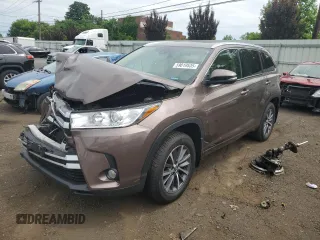 2017 Toyota Highlander XLE z VIN 5TDJZRFH6HS398965, wystawiony jako Copart lot #59019535 z przebiegiem Nie podano mil oraz Szkoda całkowita • Salvage title. Historia ofert i sprzedaży dostępna na DreamBid. Obrazek 1.