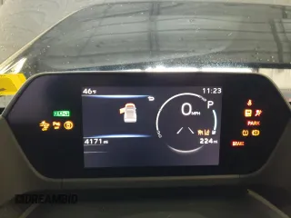 2023 Toyota bZ4X XLE z VIN JTMABACA4PA020538, wystawiony jako Copart lot #81643063 z przebiegiem 4 171 mil mil oraz . Historia ofert i sprzedaży dostępna na DreamBid. Obrazek 9.
