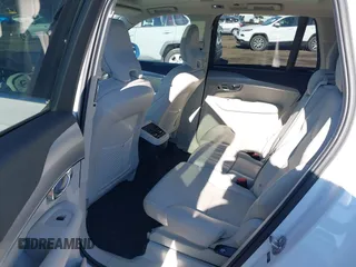 2022 Volvo XC90 Momentum with VIN YV4102PK2N1863761, listed as a IAAI auction lot 41430040 with 29,141 mi miles. Bid and sale history available at carsss.com. Image 8.