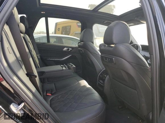 2023 BMW X5 xDrive45e z VIN 5UXTA6C03P9P26996, wystawiony jako Copart lot #53747565 z przebiegiem 52 599 mil mil oraz Szkoda całkowita • Salvage title. Historia ofert i sprzedaży dostępna na DreamBid. Obrazek 11.