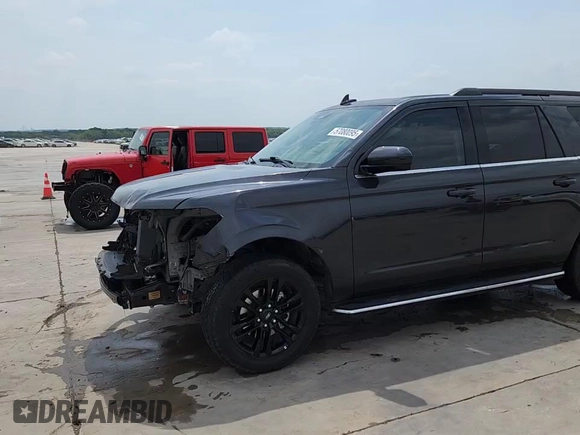 2022 Ford Expedition Max XLT z VIN 1FMJK1HT8NEA62920, wystawiony jako Copart lot #57080095 z przebiegiem 25 632 mil mil oraz Szkoda całkowita • Salvage title. Historia ofert i sprzedaży dostępna na DreamBid. Obrazek 14.