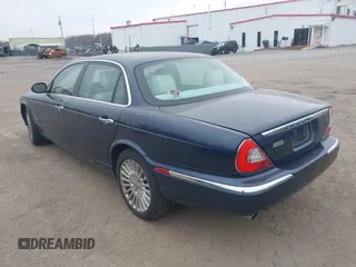 2007 Jaguar XJ Vanden Plas with VIN SAJWA82BX7SH11650, listed as a IAAI auction lot 41243103 with 1 mi miles. Bid and sale history available at carsss.com. Image 3.